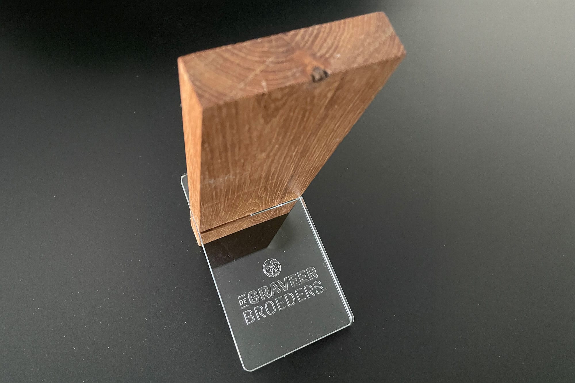 De Graveerbroeders luxe telefoonhouder