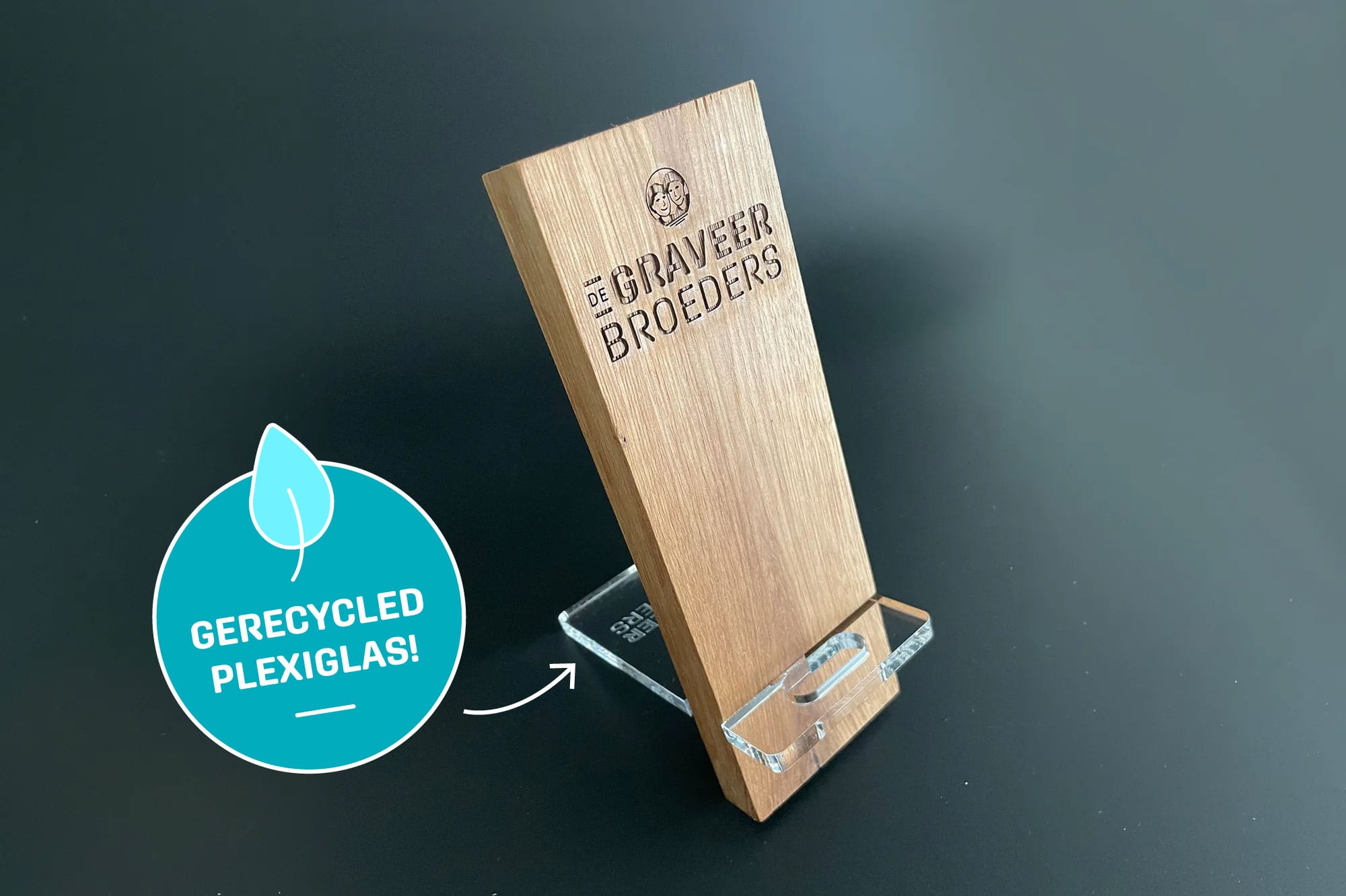 Luxe telefoonhouder met eikenhout en gerecycled plexiglas