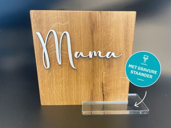 Mama met gravure staander